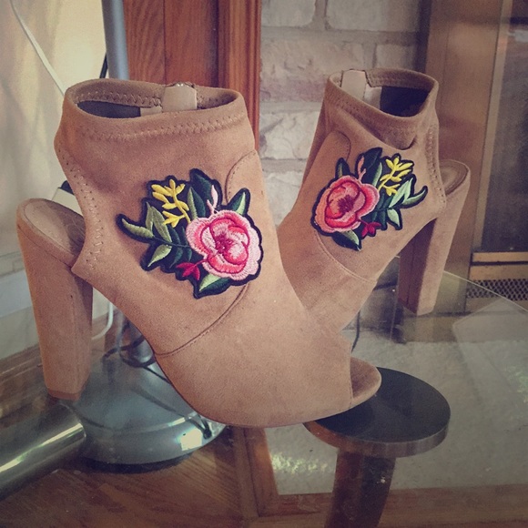 Cute high heel - Picture 1 of 3